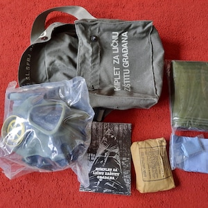 Máscara de gas protectora yugoslava M-1 KIT DE PROTECCIÓN PERSONAL