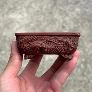 Maceta rectangular pequeña para bonsái de 8,9 cm (3,5 pulgadas) con relieve de dragón de ratán, maceta para frijoles, maceta de arcilla púrpura de Yixing.