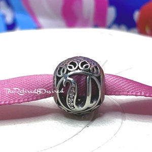 En caja de regalo, Pandora letra U Encanto inicial antiguo para pulsera Retirado y marca registrada estampada