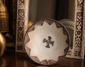 Ciotola decorativa berbera marocchina fatta a mano | Autentica ceramica amazigh | Piatto in ceramica tribale rustica | Decorazione murale boho | Complemento d'arredo marocchino