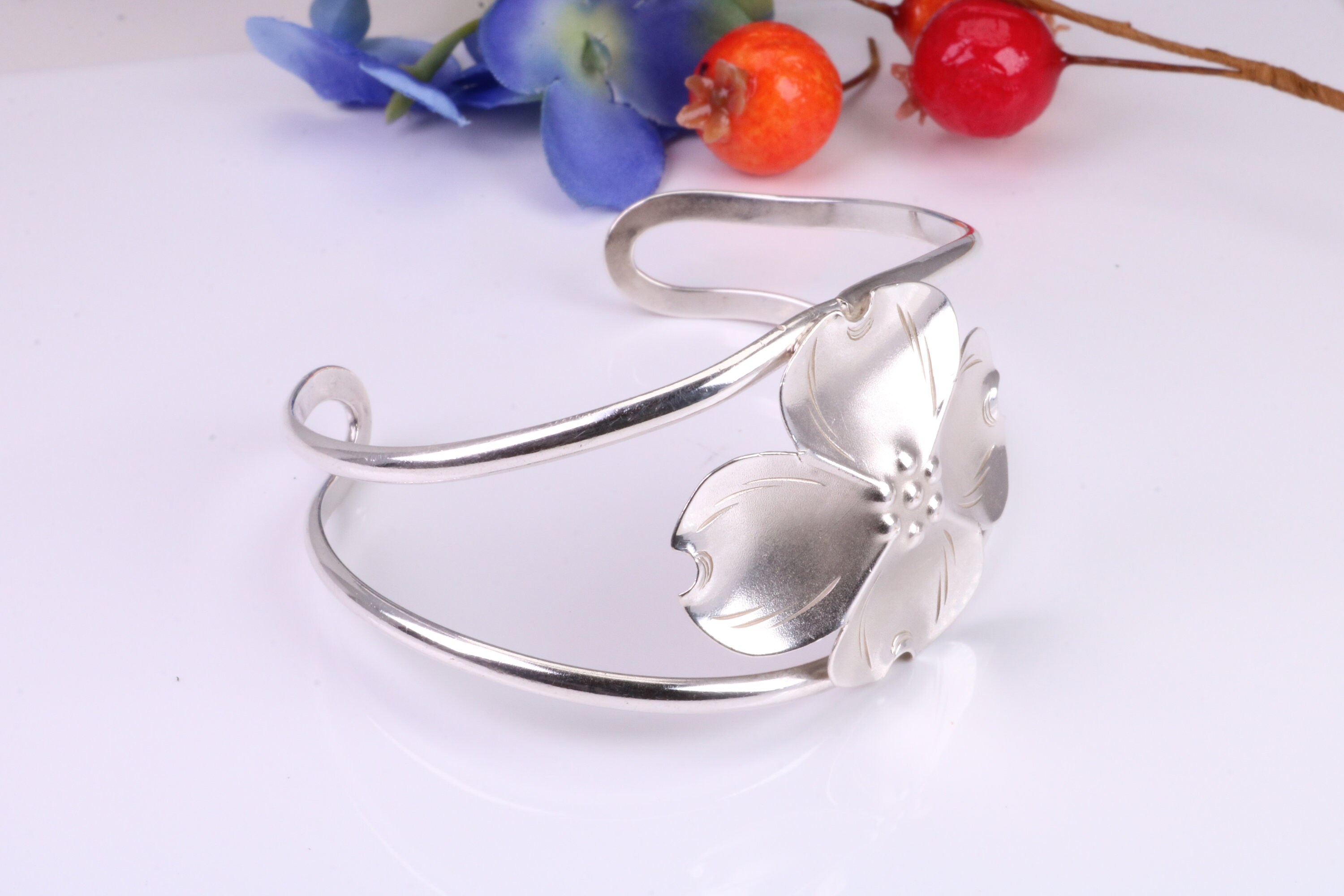 アクセサリー UNKNOWN. U229 \"D \" BANGLE / SILVER UNKNOWN. U255 