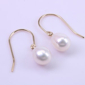 Teardrop Natural Freshwater Pearl Dropper Earrings set in Solid Yellow Gold