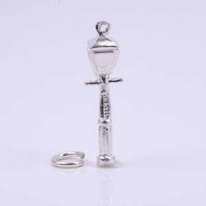Laternenpfahl Anhänger, traditioneller Anhänger aus massivem Sterlingsilber 925, komplett mit Befestigungslink