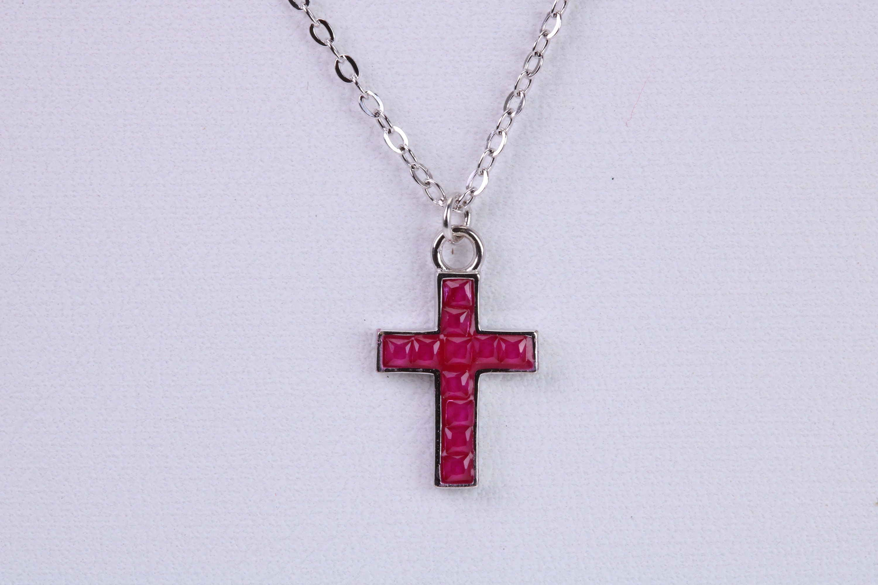 レッド C Z セット クロス ネックレス、ソリッド キャスト シルバー製