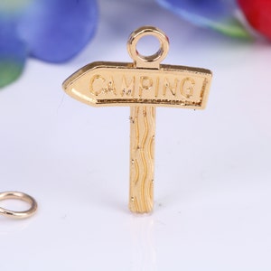 Camping Zeichen Charme, Traditioneller Charme, Hergestellt aus massivem Gelbgold 9 Karat, Britische Hallmarked, Komplett mit Befestigungslink
