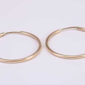 23 mm Runde Schläfer Ohrringe aus 9 Karat Gelbgold
