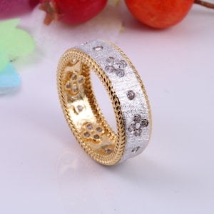 7 mm Breiter Sehr Eleganter Zirkonia Ring, Hergestellt aus Massivem Silber, 18 Karat Gelbgold plattiert