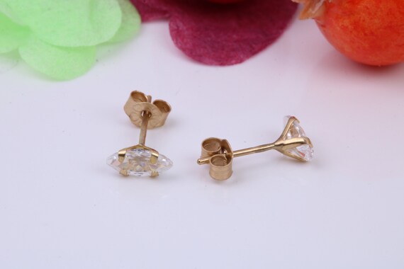 送料関税込【AMY O】Tiny Marquise Gemstone Stud (5色) 国内発 Tiny 5 X 2.50 Mm Marquise Cut Cubic Zirconia Set Stud