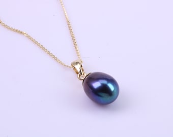 Collana di perle coltivate naturali incastonate in oro giallo massiccio insieme a una catena in oro giallo da 18 pollici