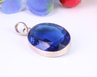 Colgante muy grande con circonita cúbica azul zafiro en plata de ley