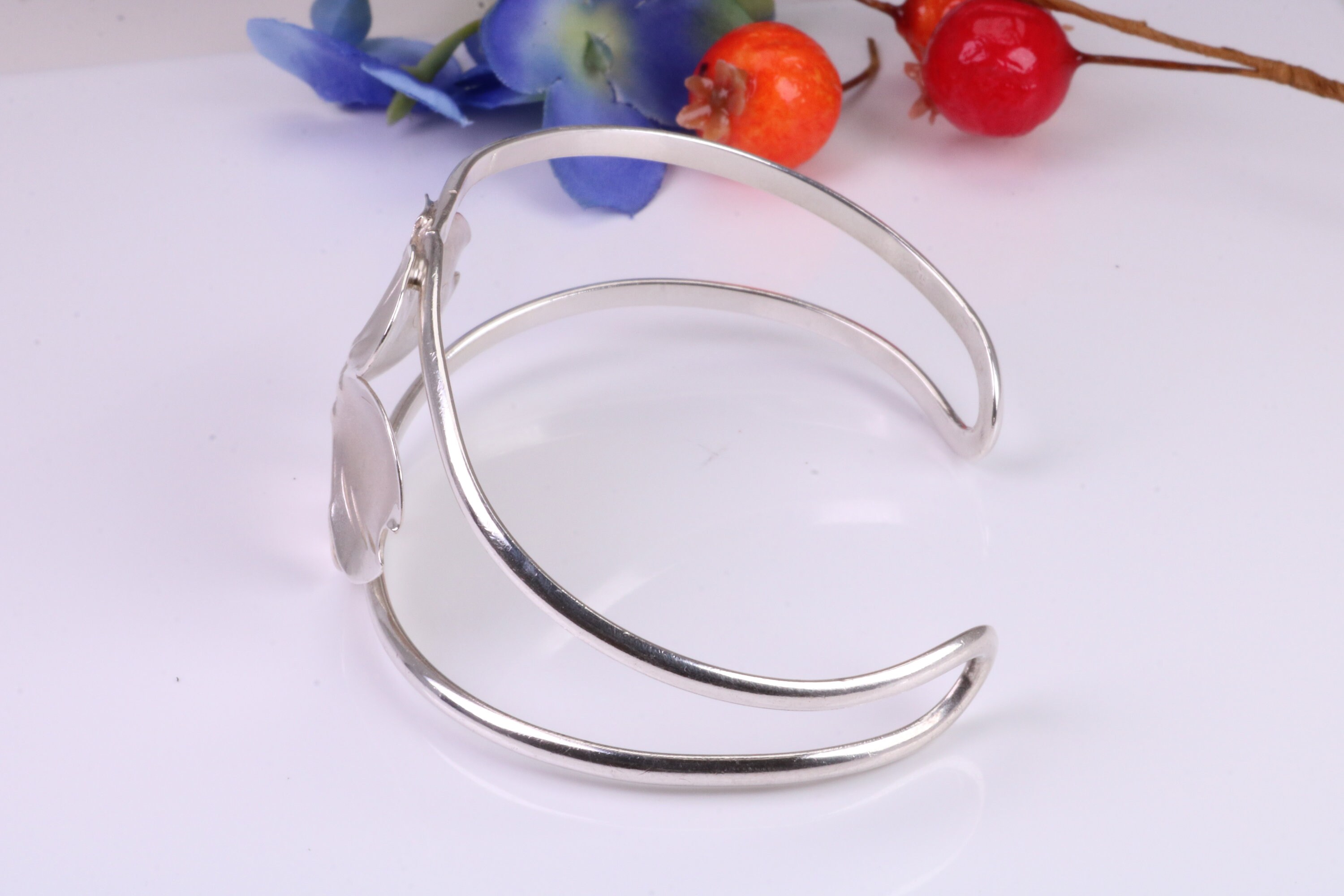 アクセサリー UNKNOWN. U229 \"D \" BANGLE / SILVER UNKNOWN. U231 