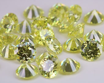 Round cut AAA Grade Peridot Green Cubic Zirconia, Top Colour and Luster, Choice of Sizes, Calibrated Sizing, Multi Packs