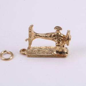 Nähmaschinen Charm, Traditioneller Charm, Hergestellt aus massivem Gelbgold, Britisches Kennzeichen, Komplett mit Befestigungslink
