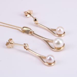 Real Pearl Necklace and Matching Earrings set in Solid Yellow Gold Together with 18 Inch Yellow Gold Chain