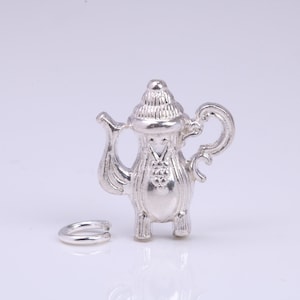 Puede incluir: Encanto de tetera de plata con un diseño detallado y un anillo de salto separado.