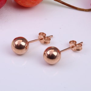 Pendientes de pernos de bola redonda de 6 mm hechos de oro rosa de 9ct