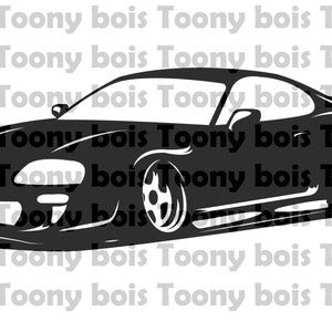 Puede incluir: Una silueta negra de un coche deportivo con un extremo delantero redondeado y un alerón trasero. El coche está ligeramente girado hacia la derecha.