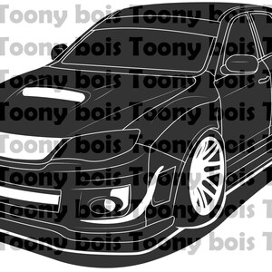 以下が含まれることがあります： スバル・インプレッサWRX STIの白黒線画イラスト。車は正面を向いており、前輪はわずかに右に曲がっている。車は、スポイラー付きの大きなフロントバンパーと、大きなリアスポイラーを備えている。