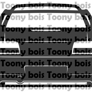 Puede incluir: Silueta en blanco y negro de un coche, mostrando la parte trasera del vehículo. El coche tiene un alerón, luces traseras y un parachoques trasero.