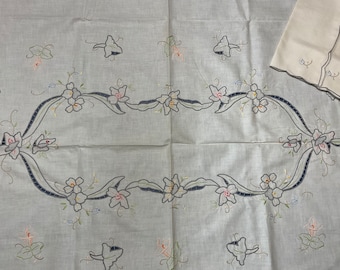 Tablecloth and 6 matching napkins Embroidery & cutwork PRICE REDUCED. Ships FREE