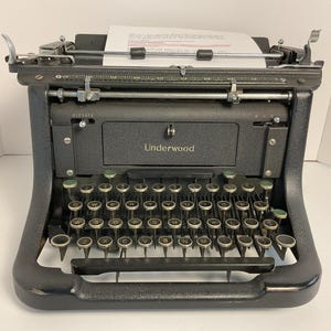 Vintage 1939 Underwood Master Typewriter, Standard, Excellent condition, working, solid. Ships FREE lower 48 states