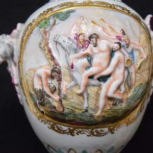Capodimonte Italian lamp. mid to late1800&#39;s Porcelain lamp Italian design. WORKING LAMP!