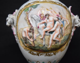 Capodimonte Italian lamp. mid to late1800&#39;s Porcelain lamp Italian design. WORKING LAMP!