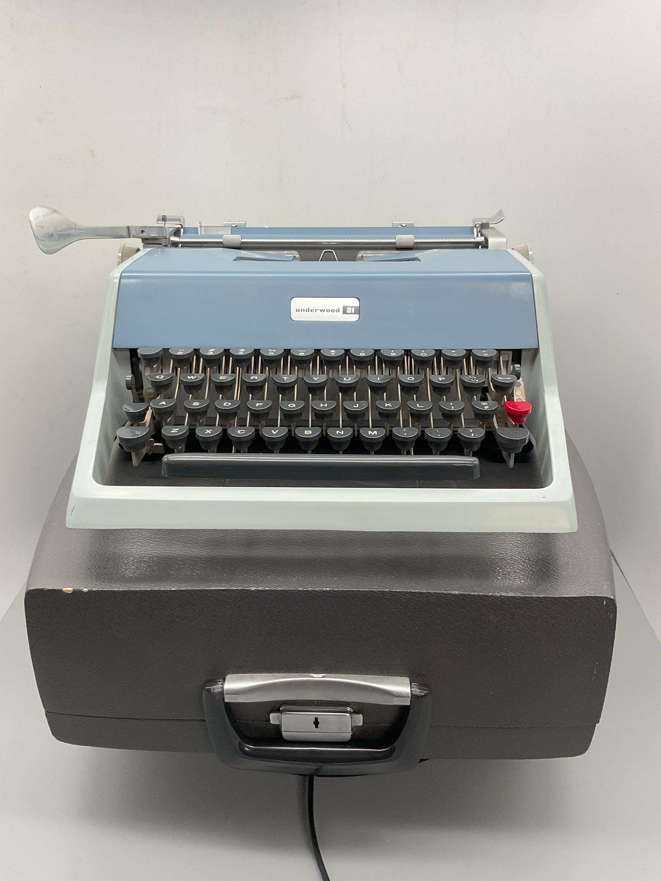 ヴィンテージ アンダーウッド 21 ケース付きポータブルタイプライター