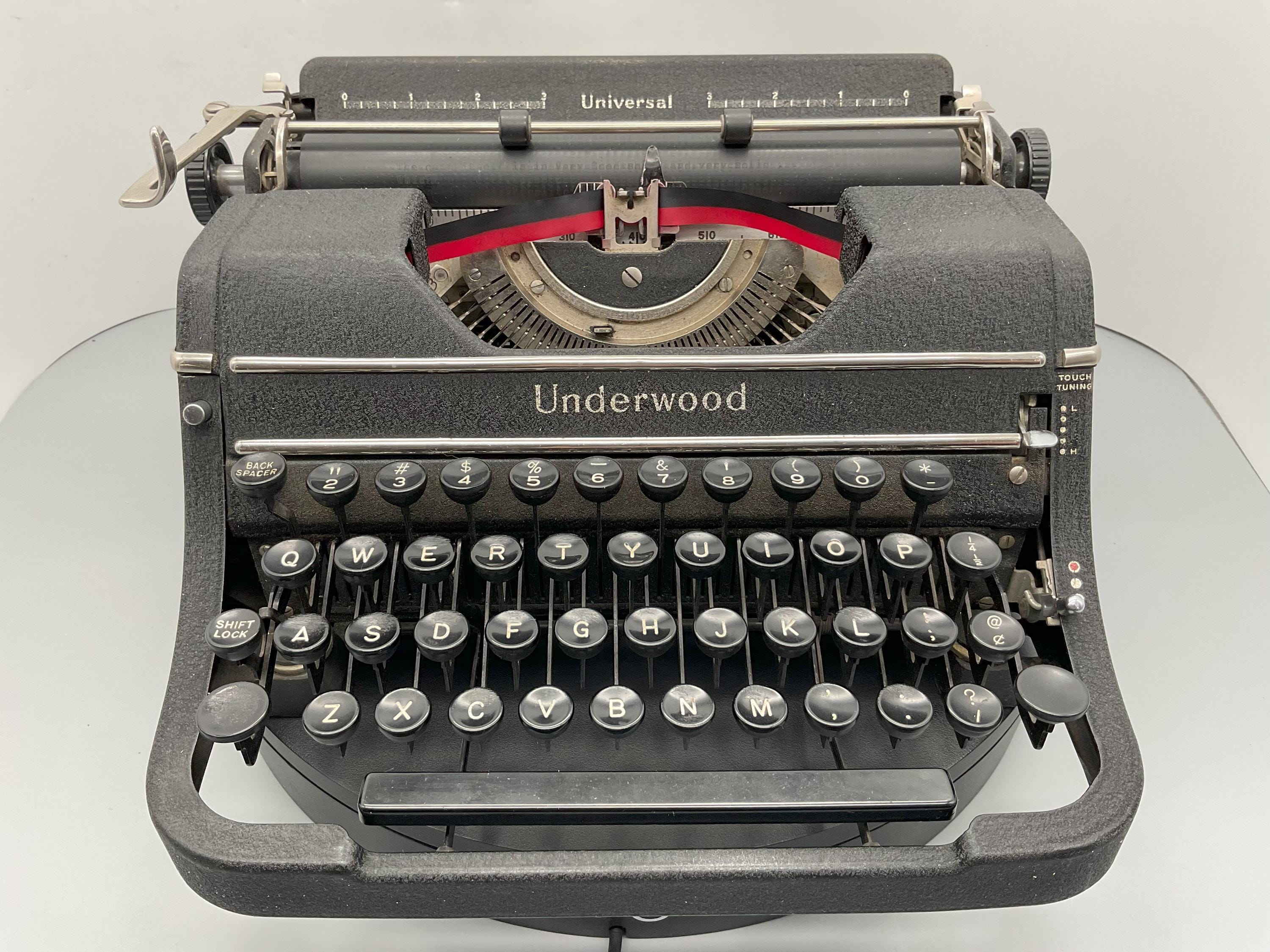 Underwood Universal タイプライター 1st-typewriter-1935-underwood-