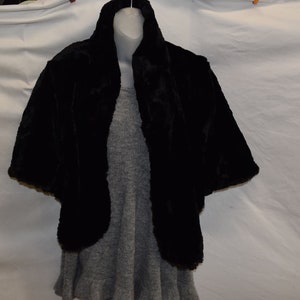 Handmade Black fur cape. Vintage designs, nice lining
