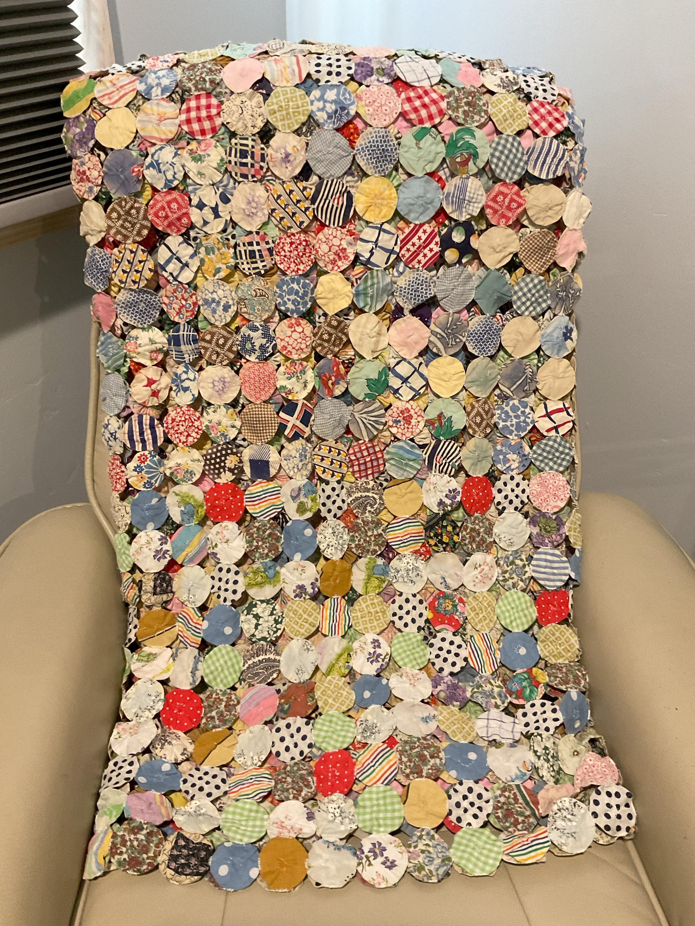 ヴィンテージハンドメイドヨーヨーキルト：1940年代コットンアクセント