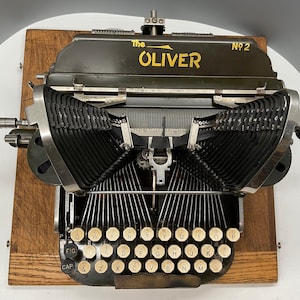 Rare 1898 Oliver 2 Typewriter: Reconditioned Antique with Original Case
