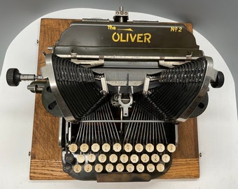 Extremely RARE Oliver 2 1898 working typewriter w/ original case. Museum quality