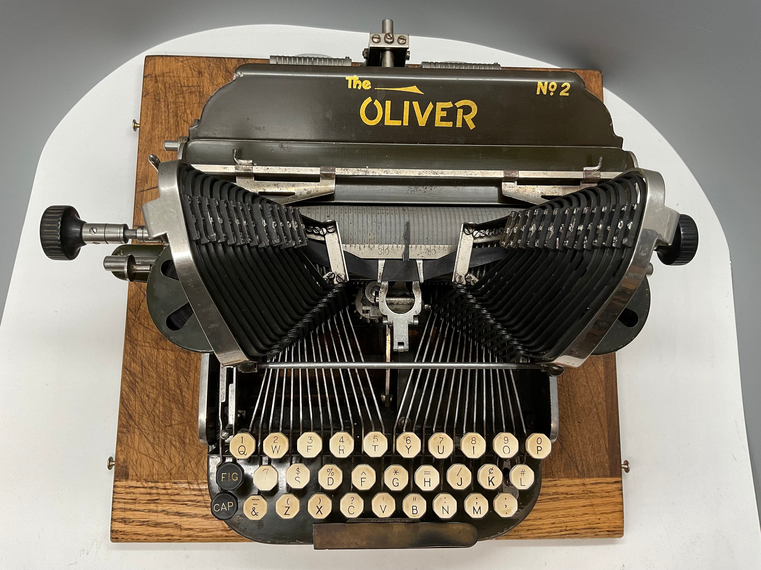 アンティークのレトロなOLIVERタイプライター 【公式通販】