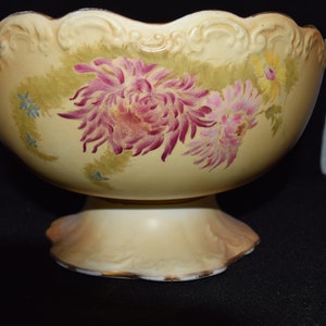 Carlton Ware /fruit bowl excellent condition, Stoke on Trent, bright colors. no cracks/chips. price reduction. 9 inch bowl FREE SHIPPING !