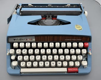 Portable Typewriter, Vintage Webster XL 747, immaculate, working, with mint case.