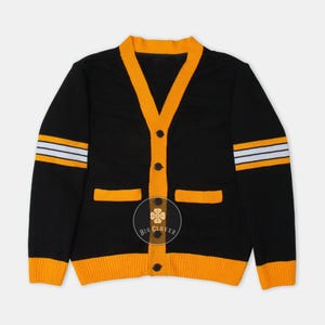 Suéter unisex hecho a mano de punto en jacquard, de color negro, dorado y amarillo, con letras bordadas para la graduación, para la escuela, la universidad y las animadoras