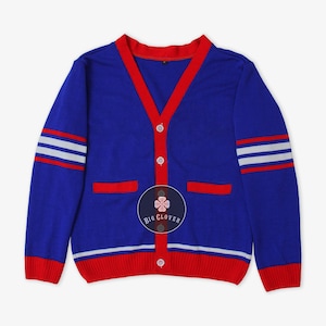 Suéter unisex hecho a mano de punto jacquard azul real y rojo con letras bordadas para graduación, ropa griega, para la escuela, la universidad y las animadoras