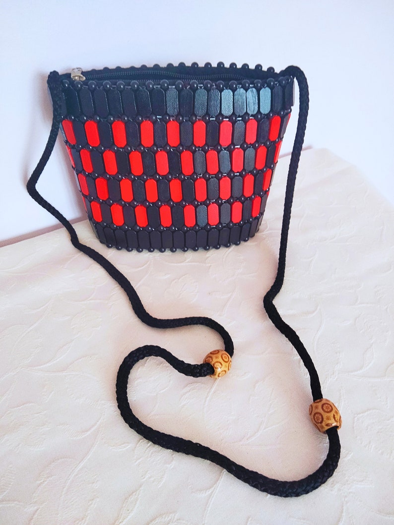 Fourre Tout Poches Multiples PU Sac à Main Femme FOLOVEYA Brodé - Bandoulière Réglable - Multi-poches - PU Cuir Noir Sac Broderie Soie