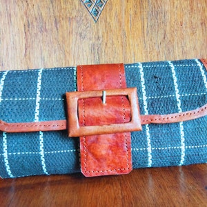 BOLSO CLUTCH VINTAGE de gran capacidad en tejido de paja y cuero - Creación original - Artesanía africana - Idea de regalo para ella