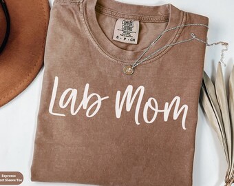 Comfort Colors® Lab Mom Shirt, Labrador Dog Mom Sweatshirt, Labrador Dog Owner Crewneck Sweater, Lab Mama Tee, Labrador Owner Gift for Her