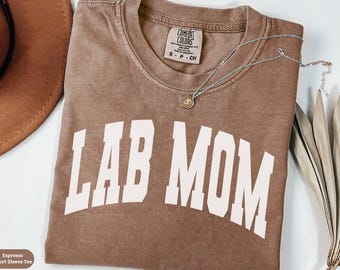 Comfort Colors® Lab Mom Shirt, Labrador Dog Mom Sweatshirt, Labrador Dog Owner Crewneck Sweater, Lab Mama Tee, Labrador Owner Gift for Her