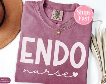 Camiseta Heart Comfort Colors® para enfermeras de endoscopia, camiseta para enfermeras de endoscopia, camiseta de graduación para enfermeras de endoscopia, camiseta para enfermeras de laboratorio gastrointestinal