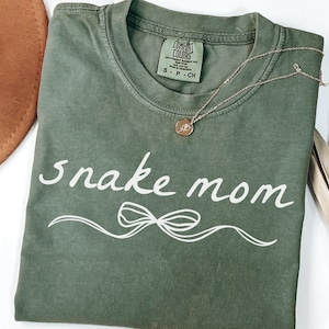 Snake Mom Bow Comfort Colors® Shirt Gift, Snake Mom Sweatshirt, Python Snake Lover Long Sleeve Tee, Pet Corn Snake Owner Crewneck Sweater