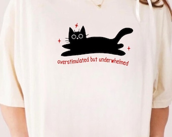 Camiseta de gato superestimulado para mãe, camiseta existencial engraçada, confortável, cor, desequilibrada, camiseta da geração Z, presente para amantes de gatos, camiseta grande, estética estranha