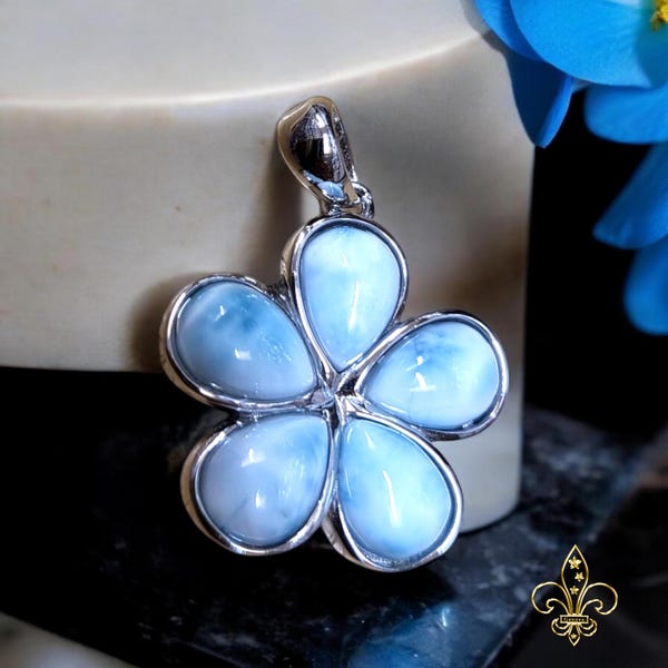 Natuurlijke Larimar Hawaiiaanse plumeriabloem sterlingzilveren hanger (20 mm)