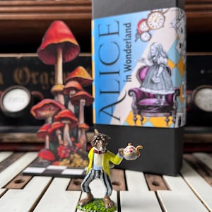 Alice in Wonderland  collectible figurine - THE MARCH HARE