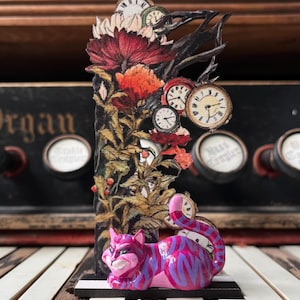 Alice in Wonderland  collectible figurine - CHESHIRE CAT