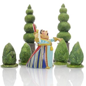 The Queen of Hearts - Alice in Wonderland  collectible figurine