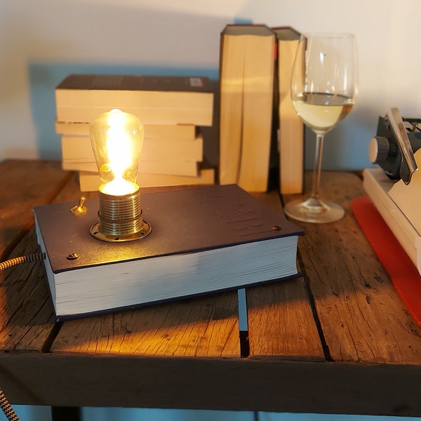 Lampe Buch Lexikon upcycling vintage Tischleuchte